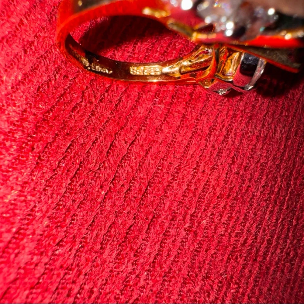 Exquisite Green and Gold Women's Ring - Picture 8 of 11
